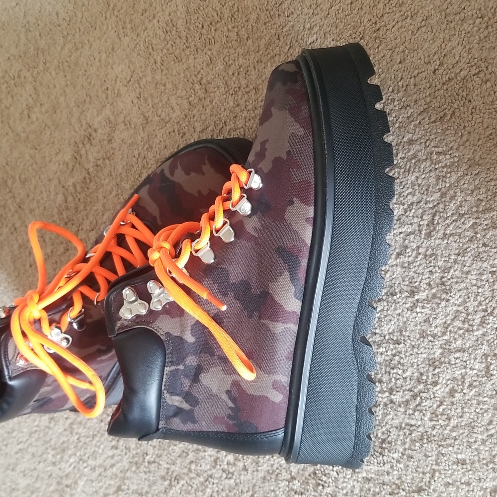 Steve Madden Stomp camo boots - Picture 2 of 5